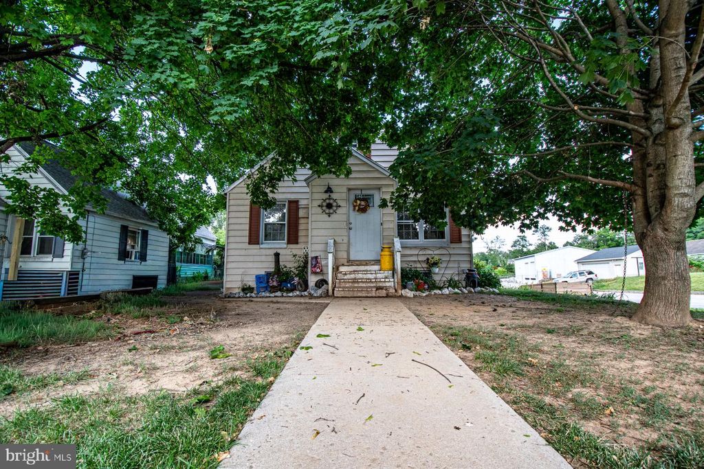 816 MCALLISTER ST, Hanover, PA 17331