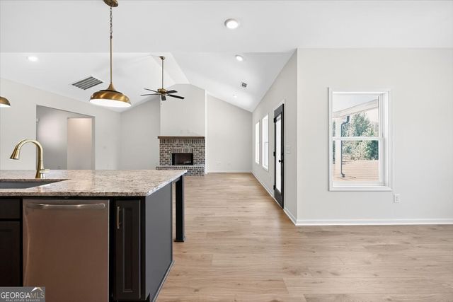 1518 The rock Road, Thomaston, GA 30286