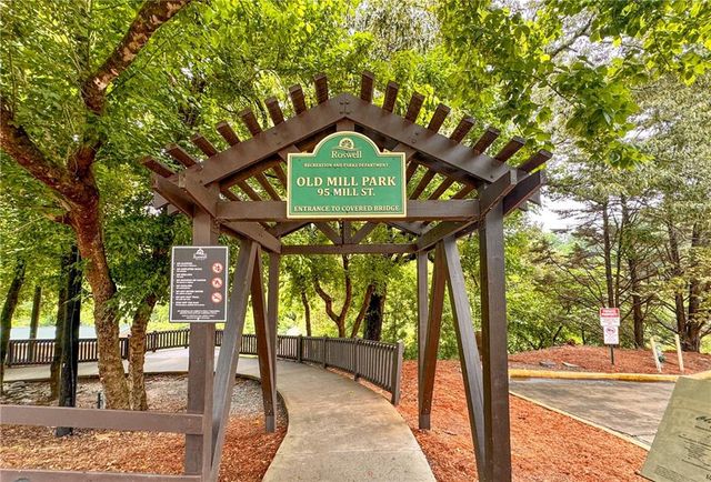 4011 Edgecomb Drive, Roswell, GA 30075