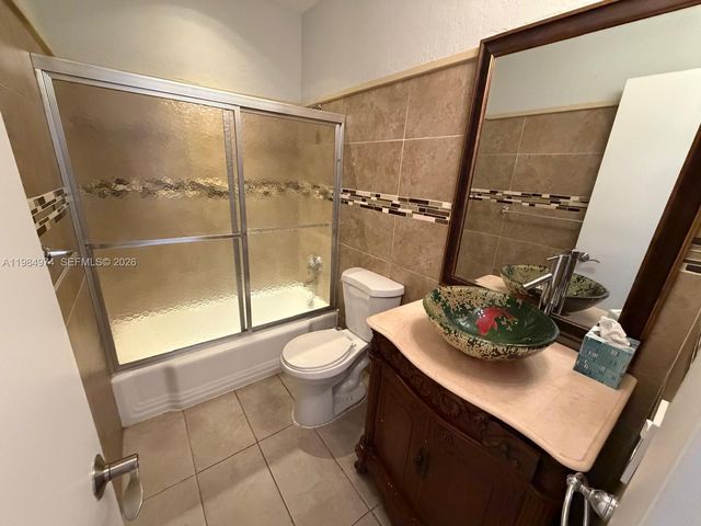 630 Layne Blvd 215, Hallandale Beach, FL 33009