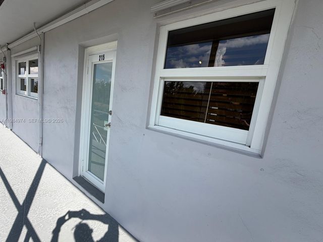 630 Layne Blvd 215, Hallandale Beach, FL 33009