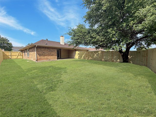 2008 Gardanne Lane, Carrollton, TX 75007