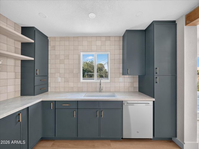1712 E Whitton Avenue, Phoenix, AZ 85016