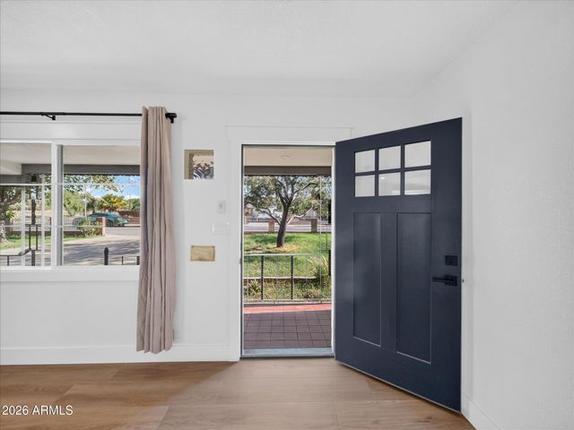1712 E Whitton Avenue, Phoenix, AZ 85016