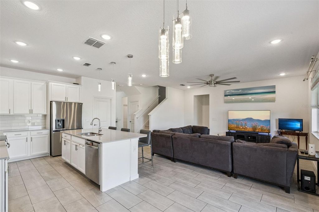 Image 2 of property listing at 609 FORTUNA DRIVE, Davenport, FL 33837