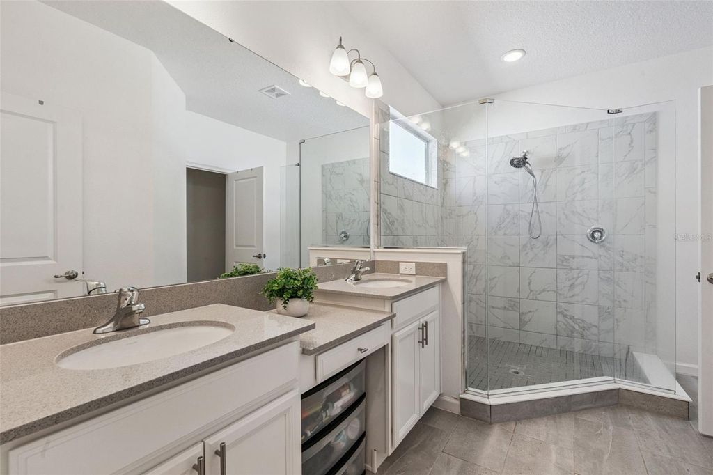 Image 14 of property listing at 609 FORTUNA DRIVE, Davenport, FL 33837