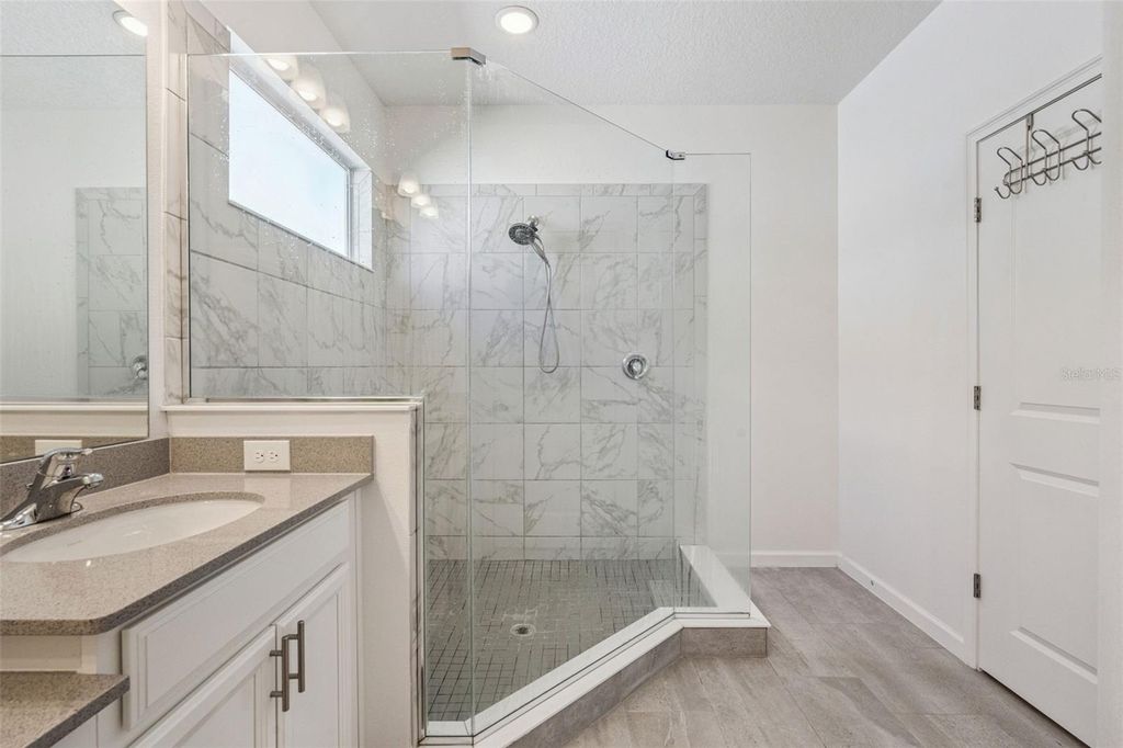 Image 15 of property listing at 609 FORTUNA DRIVE, Davenport, FL 33837