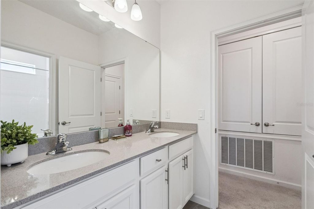 Image 18 of property listing at 609 FORTUNA DRIVE, Davenport, FL 33837