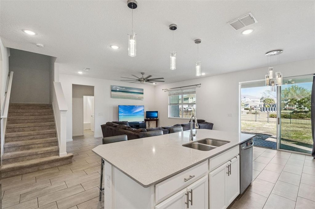 Image 3 of property listing at 609 FORTUNA DRIVE, Davenport, FL 33837