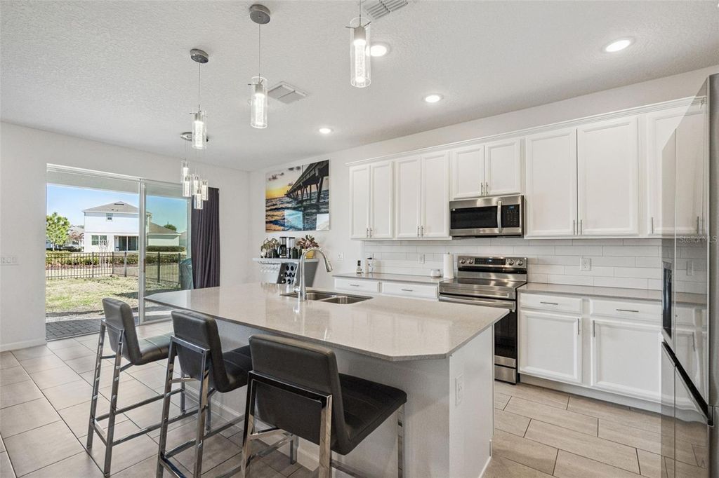 Image 4 of property listing at 609 FORTUNA DRIVE, Davenport, FL 33837