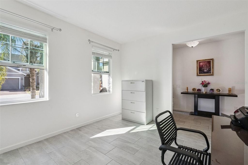 Image 8 of property listing at 609 FORTUNA DRIVE, Davenport, FL 33837