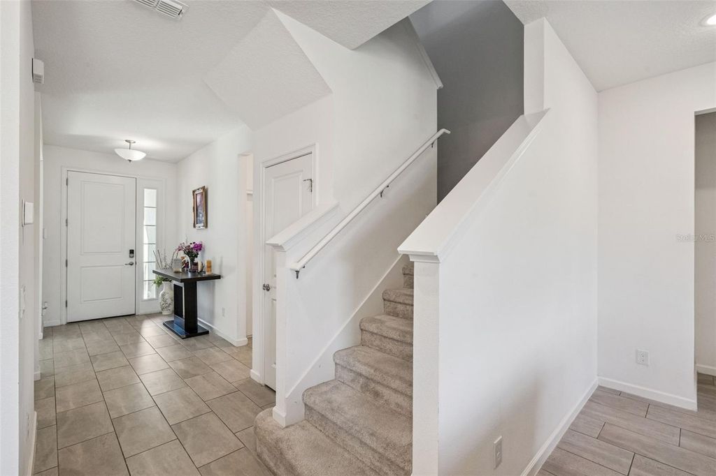 Image 9 of property listing at 609 FORTUNA DRIVE, Davenport, FL 33837