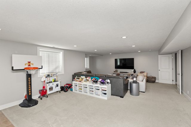 700 SE 15th Street, Grimes, IA 50111
