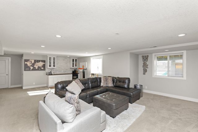 700 SE 15th Street, Grimes, IA 50111