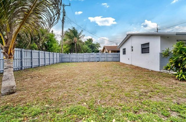 4030 SW 19th St, West Park, FL 33023