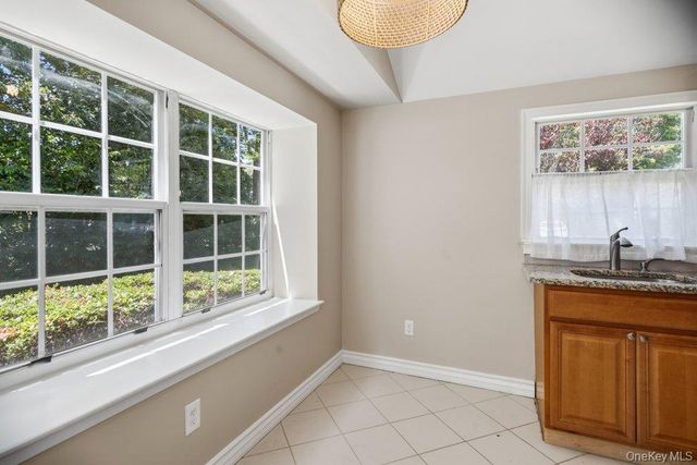532 Race Place, Oakdale, NY 11769