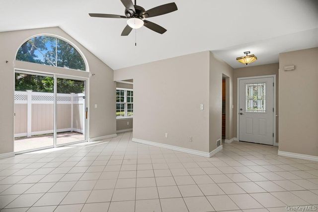532 Race Place, Oakdale, NY 11769