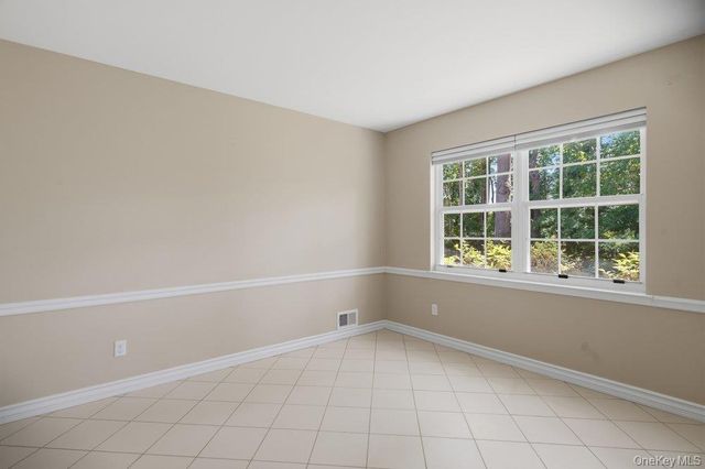 532 Race Place, Oakdale, NY 11769