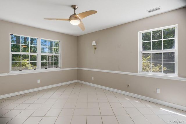 532 Race Place, Oakdale, NY 11769