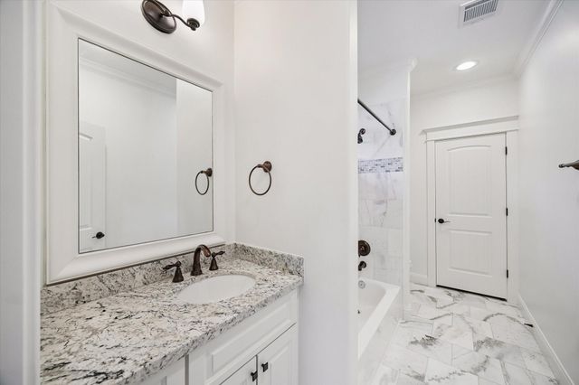 1539 Hewitt Drive, Houston, TX 77018