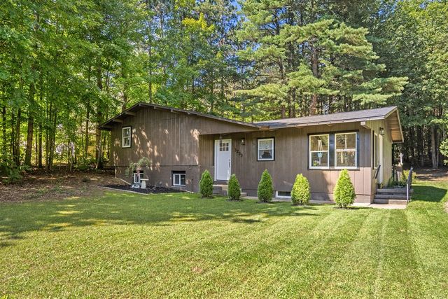 3233 13 Mile Road, Rockford, MI 49341