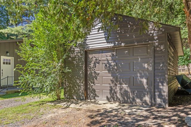 3233 13 Mile Road, Rockford, MI 49341