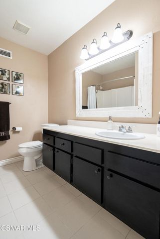 78 N Sabra Avenue, Oak Park, CA 91377