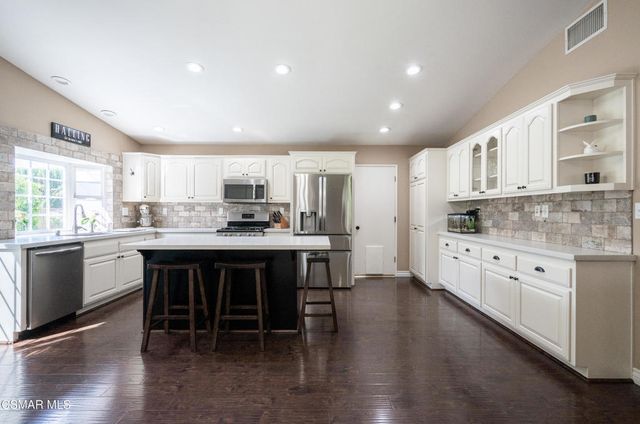 78 N Sabra Avenue, Oak Park, CA 91377