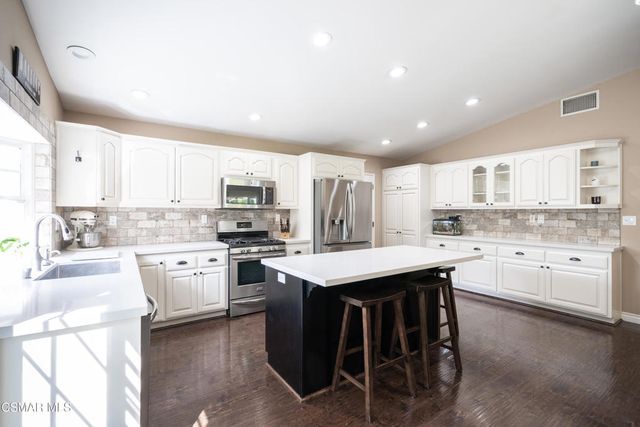 78 N Sabra Avenue, Oak Park, CA 91377