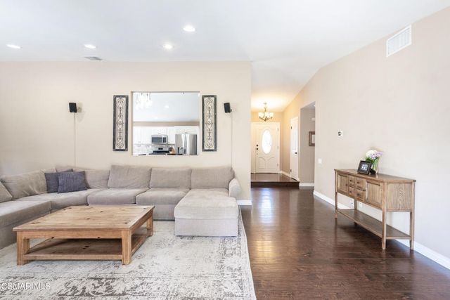 78 N Sabra Avenue, Oak Park, CA 91377