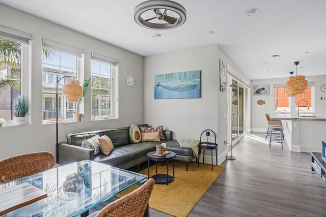 810 Santa Barbara Pl, San Diego, CA 92109