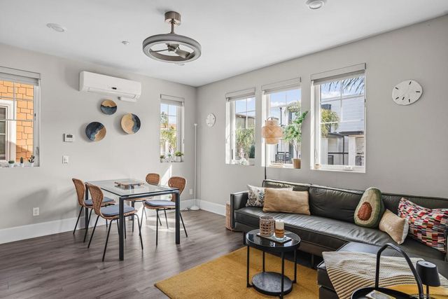 810 Santa Barbara Pl, San Diego, CA 92109