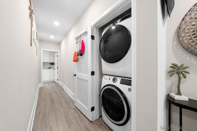 810 Santa Barbara Pl, San Diego, CA 92109