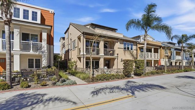 810 Santa Barbara Pl, San Diego, CA 92109