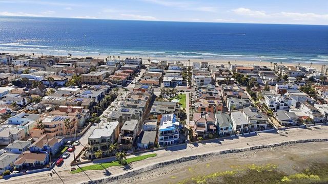 810 Santa Barbara Pl, San Diego, CA 92109