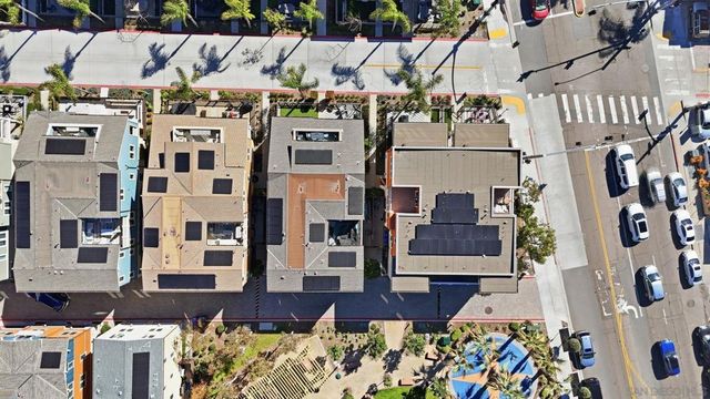 810 Santa Barbara Pl, San Diego, CA 92109