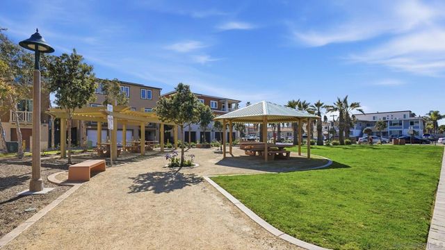 810 Santa Barbara Pl, San Diego, CA 92109