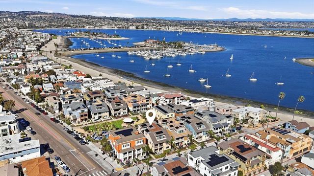 810 Santa Barbara Pl, San Diego, CA 92109