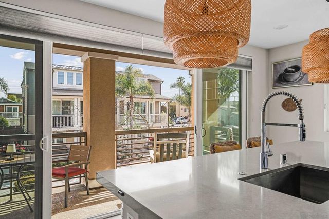 810 Santa Barbara Pl, San Diego, CA 92109