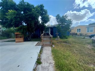 4026 W Vanderbilt Dr, Corpus Christi, TX 78415