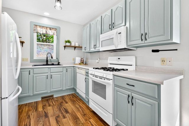 210 W 16TH AVENUE, Oshkosh, WI 54902
