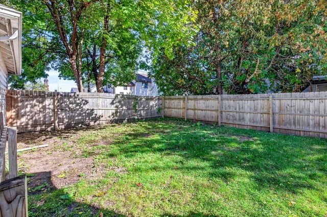210 W 16TH AVENUE, Oshkosh, WI 54902