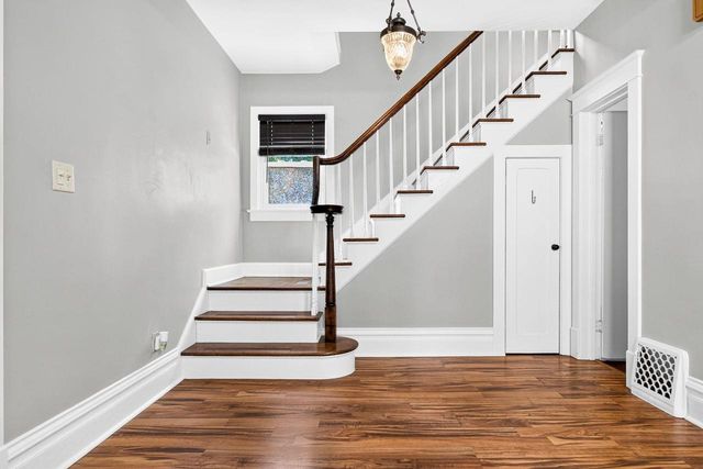 210 W 16TH AVENUE, Oshkosh, WI 54902