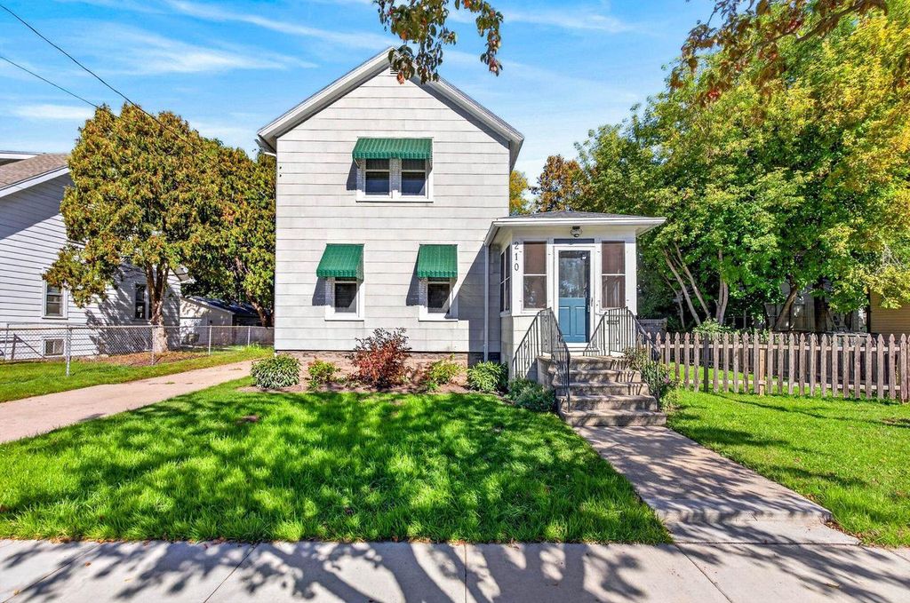 210 W 16TH AVENUE, Oshkosh, WI 54902