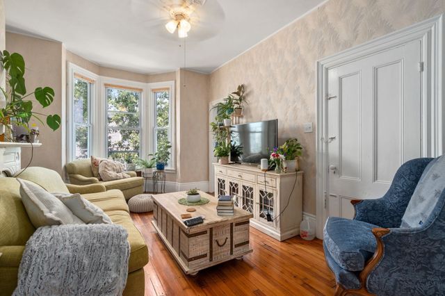 109 Eutaw Street, Boston, MA 02128