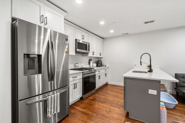 109 Eutaw Street, Boston, MA 02128