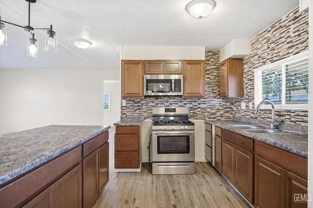 3535 Stine Road 4, Bakersfield, CA 93309