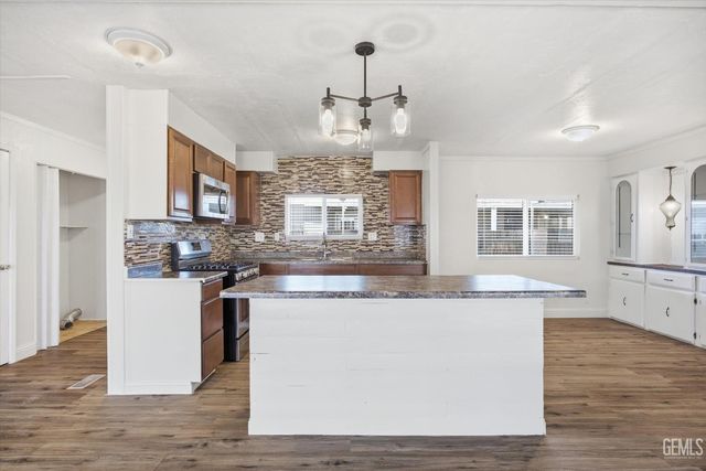 3535 Stine Road 4, Bakersfield, CA 93309