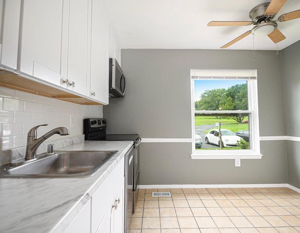135 BOURBON CT, Baltimore, MD 21234