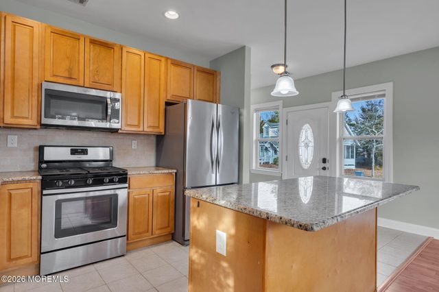 140 E Camp Walk, Island Heights, NJ 08732